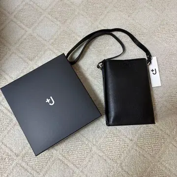 유니클로 +J 블랙 가죽 숄더백 미사용 새상품