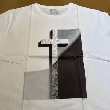 1984년 십자가 그래픽 T셔츠 로버트 메이플소프