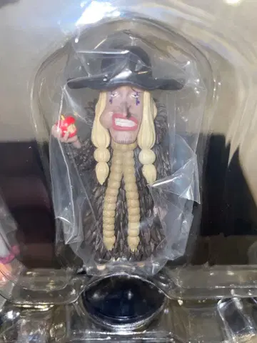 원피스 월드 컬렉터블 피규어 검은 수염 해적단 닥터 Q