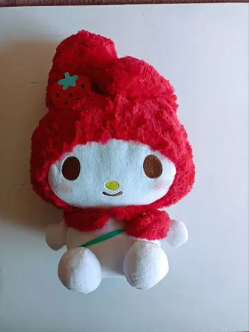 마이멜로디 봉제 인형 딸기 모자