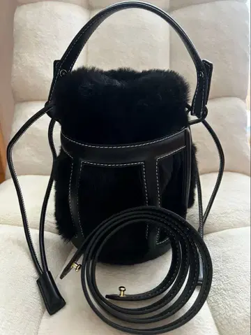 새상품급 메종 드 돌체 mofubag 퍼 백 스트랩 포함 블랙