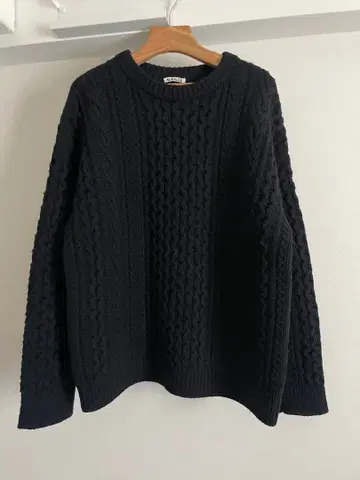 중고 새상품급 AURALEE 오라리 메리노 아란 니트 스웨터