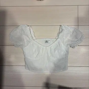 홀리스터 오프숄더 화이트 자수 프릴 상의 XS