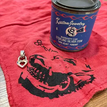 [ gucho ] 아이언 하트 펜던트