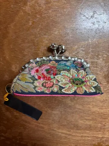 꽃무늬 자수 스팽글 비즈 가마구치 파우치