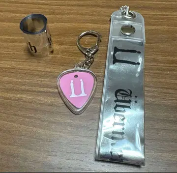 G-DRAGON 지용 오사카 공연 한정판 기타 피크 & 은색 테이프