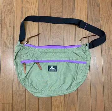 [ 구택 USA제 ] 그레고리 숄더백 새첼M 카키/보라색