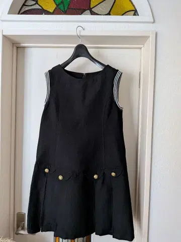 SUNAO KUWAHARA 블랙 A라인 미니 원피스