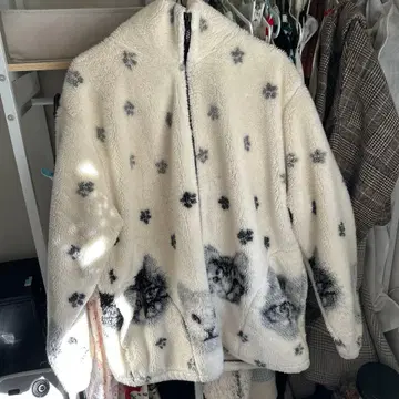 블랙마운틴 애니멀 플리스 자켓 고양이 캣 아노짱 착용