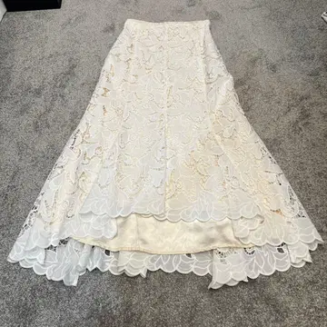 화이트 레이스 플레어 롱 스커트
