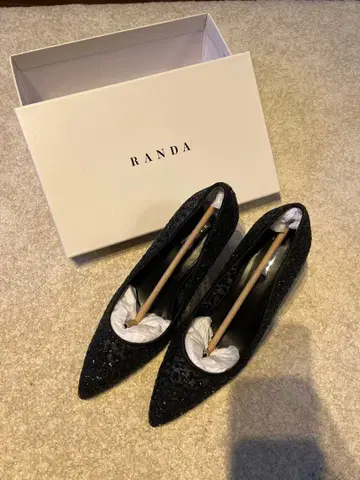 RANDA 블랙 힐 펌프스 25cm 비쥬 장식