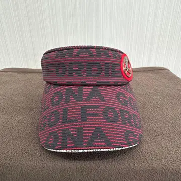 마크앤로나 선바이저 빨간색 x 블랙