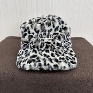 댄스 위드 드래곤 캡 복슬복슬 레오파드