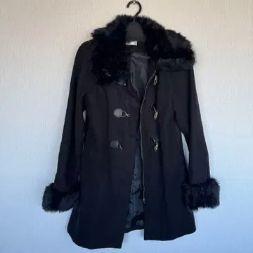 퍼 달린 블랙 더플 코트 새상품급 블랙