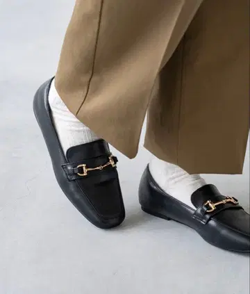 비트 장식 블랙 로퍼 36 사이즈