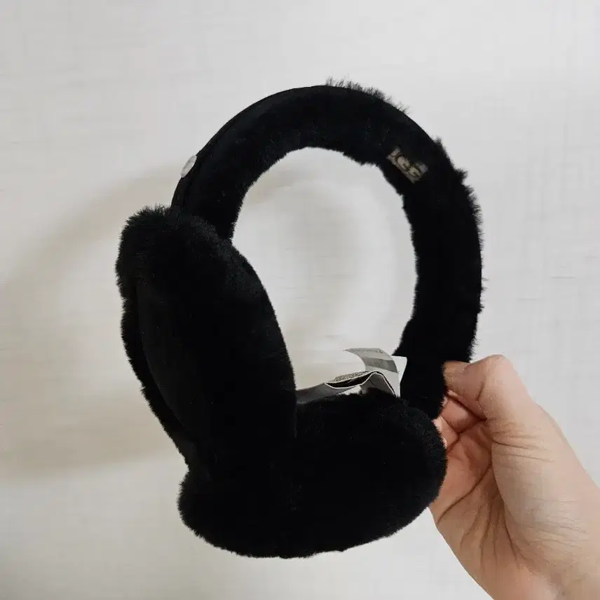UGG UGG ブラックファーイヤープラグ