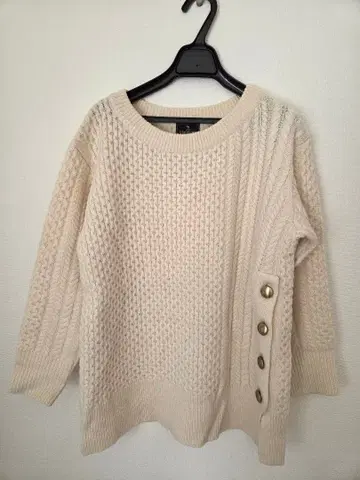 Spick & Span 해밀턴 울 케이블 사이드 버튼