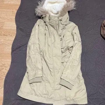 IKKa 베이지 퍼 후드 모즈 코트