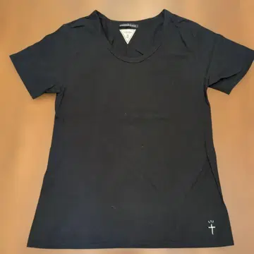 코드 넘버에이트 블랙 크로스 자수 T셔츠