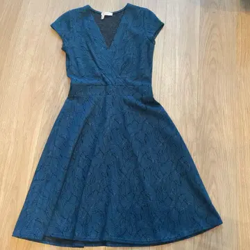 에제리 다크 블루 V넥 플레어 원피스