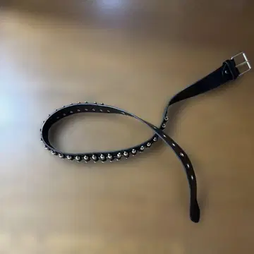 스터드 장식 블랙 가죽 벨트