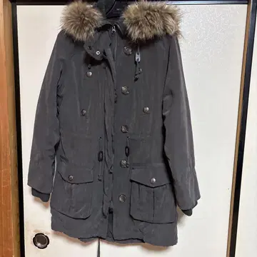 퍼가 달린 그레이 모즈 코트