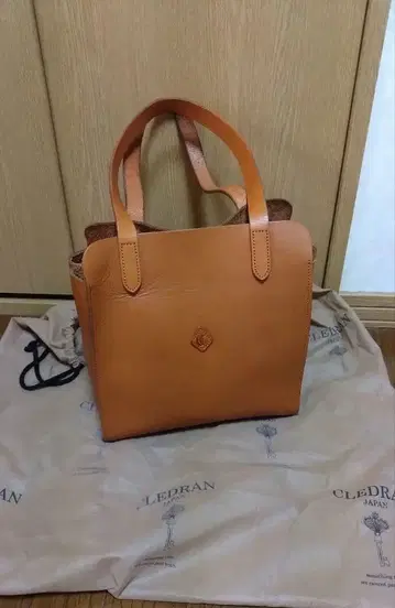 클레도란 소가죽 COUPE TOTE 토트백 카멜
