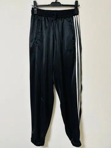 Y-3 테크 실크 3-스트라이프 커프드 팬츠