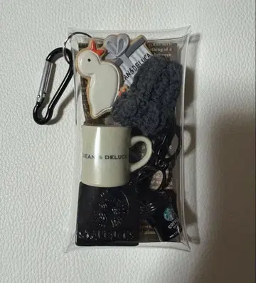 가챠 채워넣은 듯한 파우치. DEAN & DELUCA 모노톤 계열