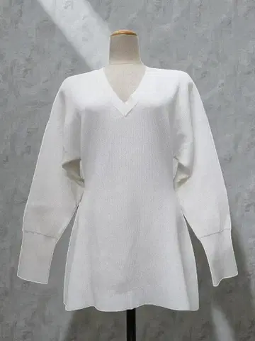 스터닝 롱 기장 니트 화이트 V넥