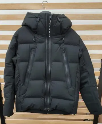 새상품급 미즈사와 다운 데상트 다운 자켓 DAMWGK30U S 블랙