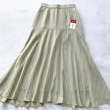 두클라쎄 택 포함 스트라이프 비대칭 플레어 스커트 봄