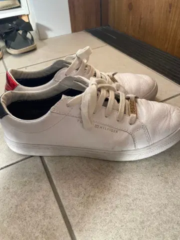Tommy Hilfiger 화이트 스니커즈 24.5