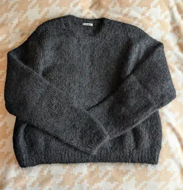 새상품급 앙셰느망 블랙 모헤어 크루넥 스웨터