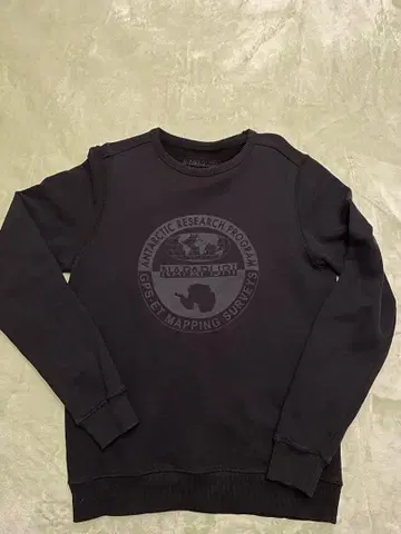 NAPAPIJRI 블랙 크루넥 맨투맨