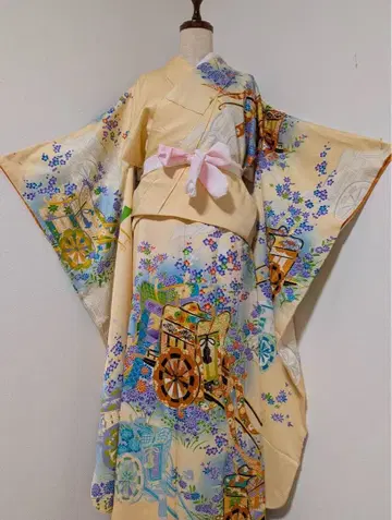 라 솔의 단 접힘이 멋진 니부시키 기모노 후리소데