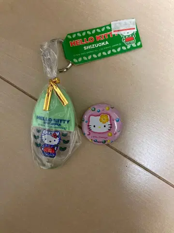 헬로키티 시즈오카 한정판 키링 캔뱃지 세트