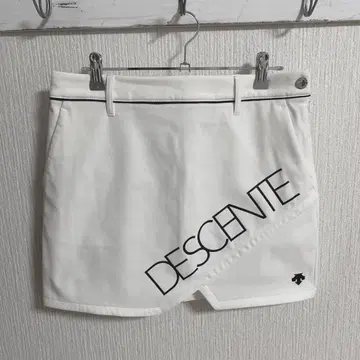 데상트 골프 미니 스커트 화이트