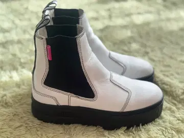 PUMA 화이트 가죽 사이드 고어 부츠 통굽