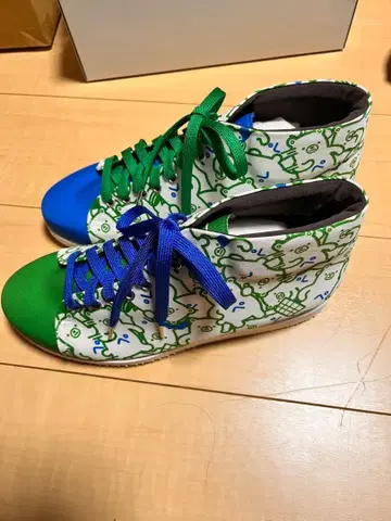 패밀리마트 패밀리페 스니커즈 신발 270켤레 한정판