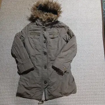 카키 퍼 달린 모즈 코트