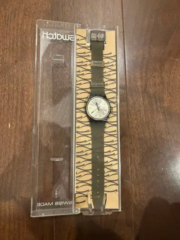 Swatch SQUID 아날로그 시계 케이스 포함