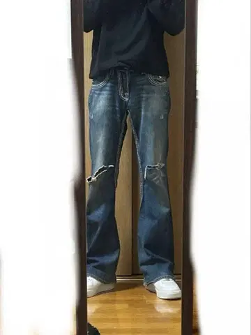 io 착용 true religion 부츠컷 데님 화이트 스티치