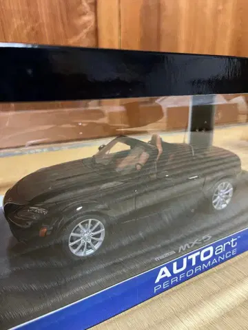 AUTOart MAZDA MX-5 1/18