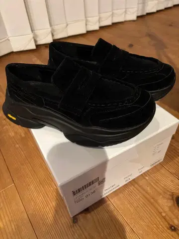 MAISON SPECIAL 로퍼 스니커즈 비브람 밑창