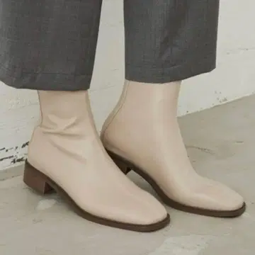 새상품 앤트마리스 스퀘어토 스트레치 가죽 부츠 S 아이보리