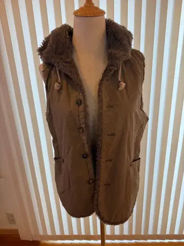 새상품급 팔라스 팰리스 베이지 플리스 라이닝 다운 베스트