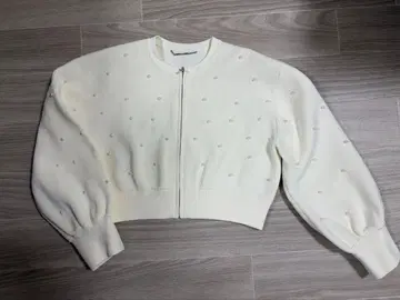 CELFORD 화이트 펄 장식 니트 자켓