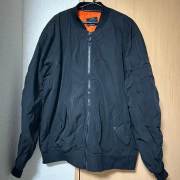 Bershka 블랙 점퍼 XXL