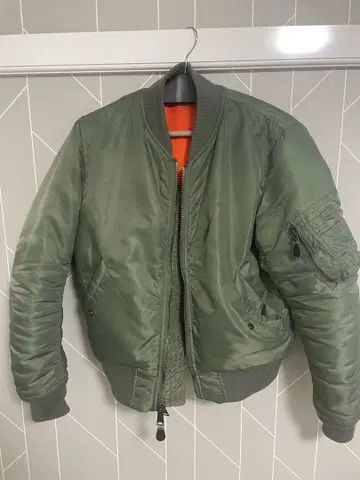 AVIREX MA-1 플라이트 자켓